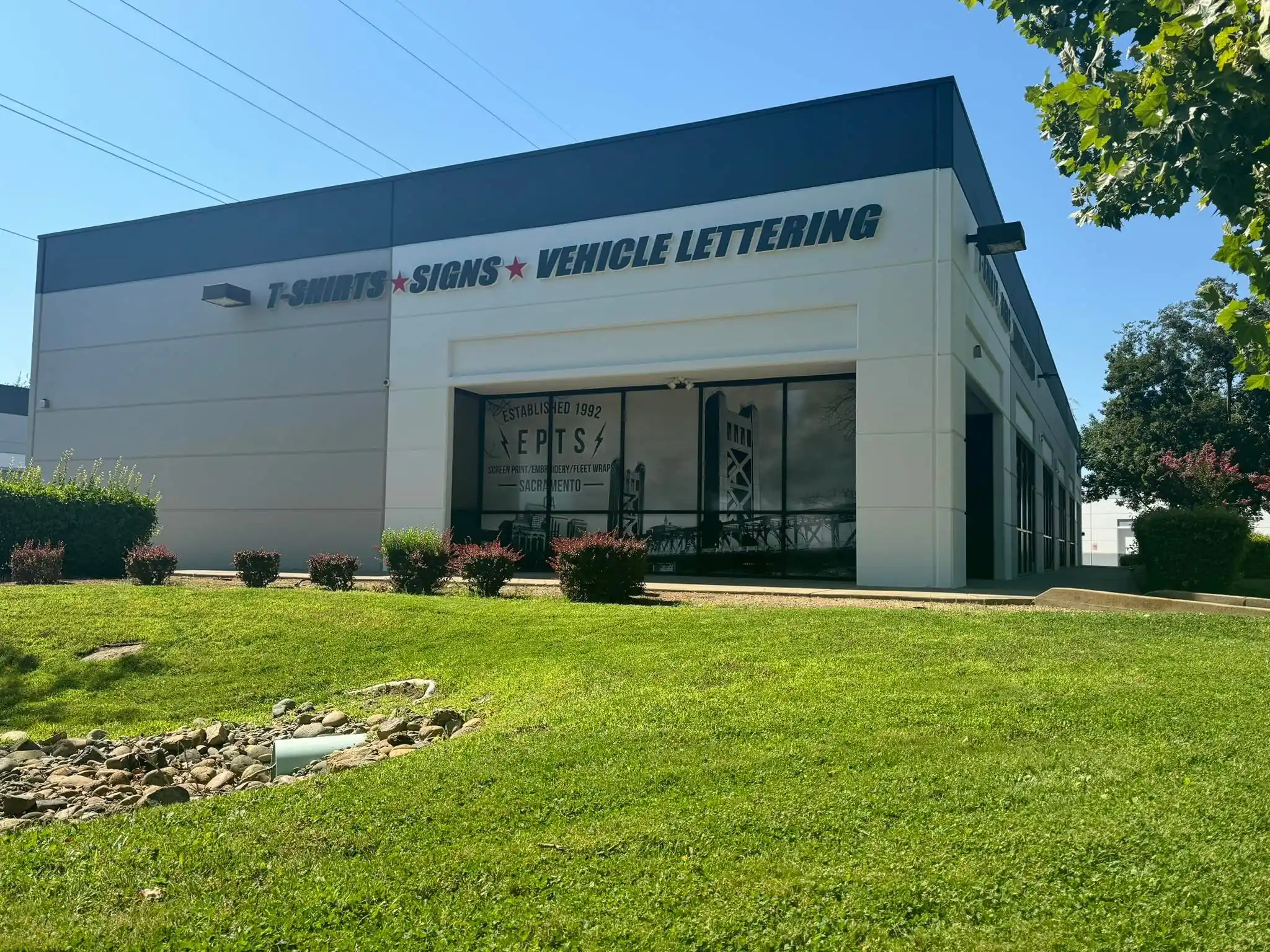 Endless Possibili-tees storefront in Sacramento